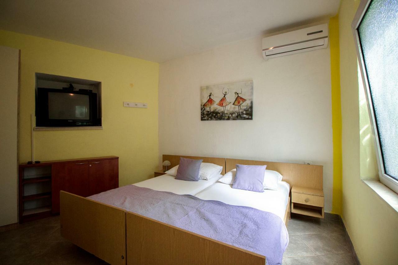 Mrkonjic Branko & Marija Apartmani Omiš Exterior foto