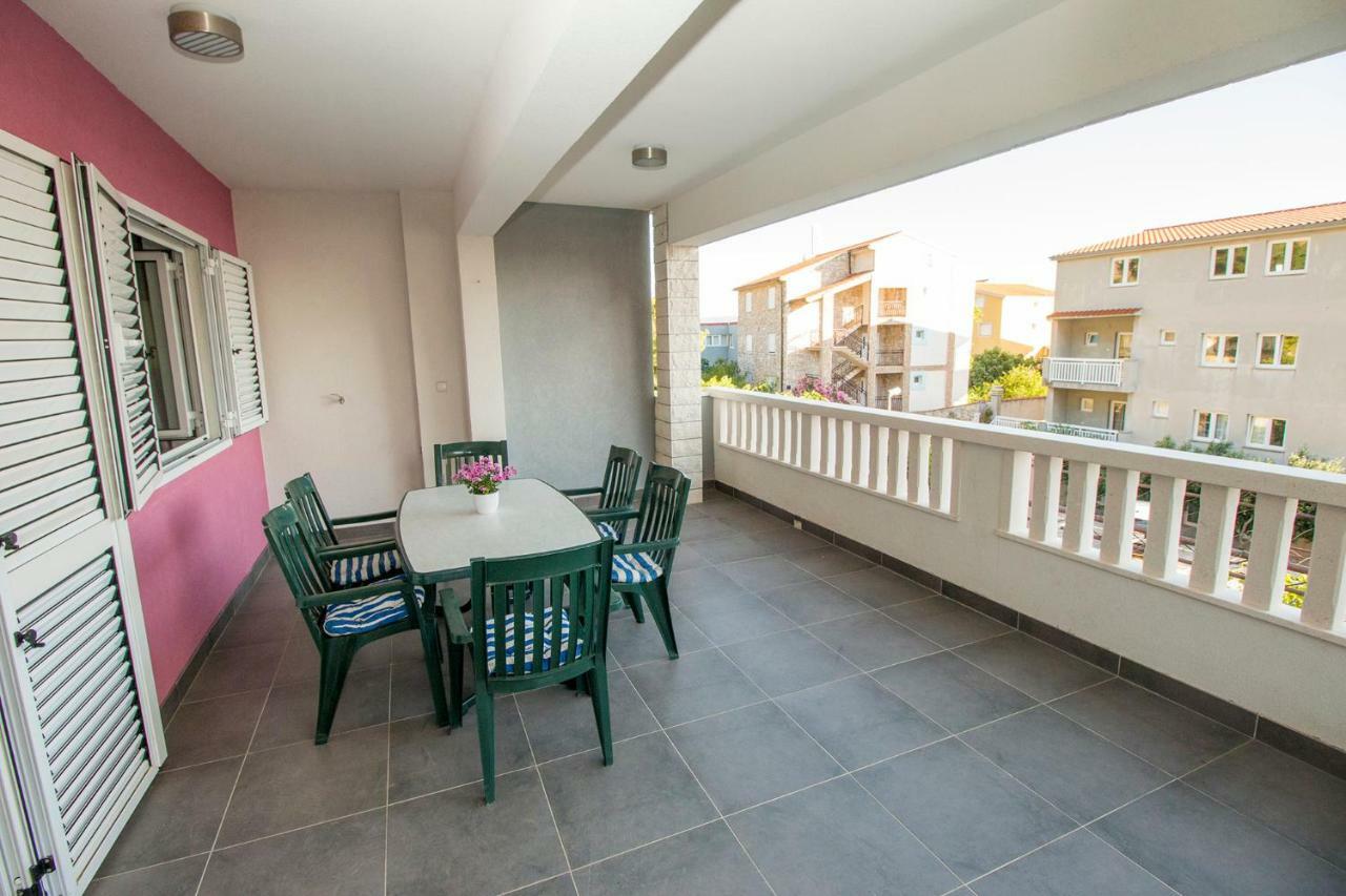 Mrkonjic Branko & Marija Apartmani Omiš Exterior foto